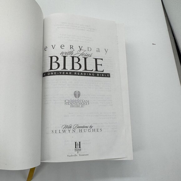Holman CSB Everyday with Jesus Bible Selwyn Hughes One Year Devotional - Picture 5 of 9